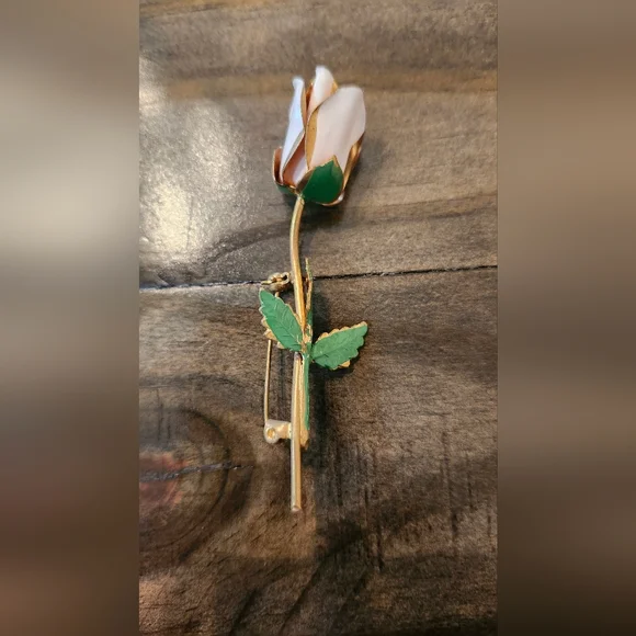 Assorted Vintage Rose Brooch Pin - Gold, White, Silver, Pink Floral Accents - Picture 4 of 6